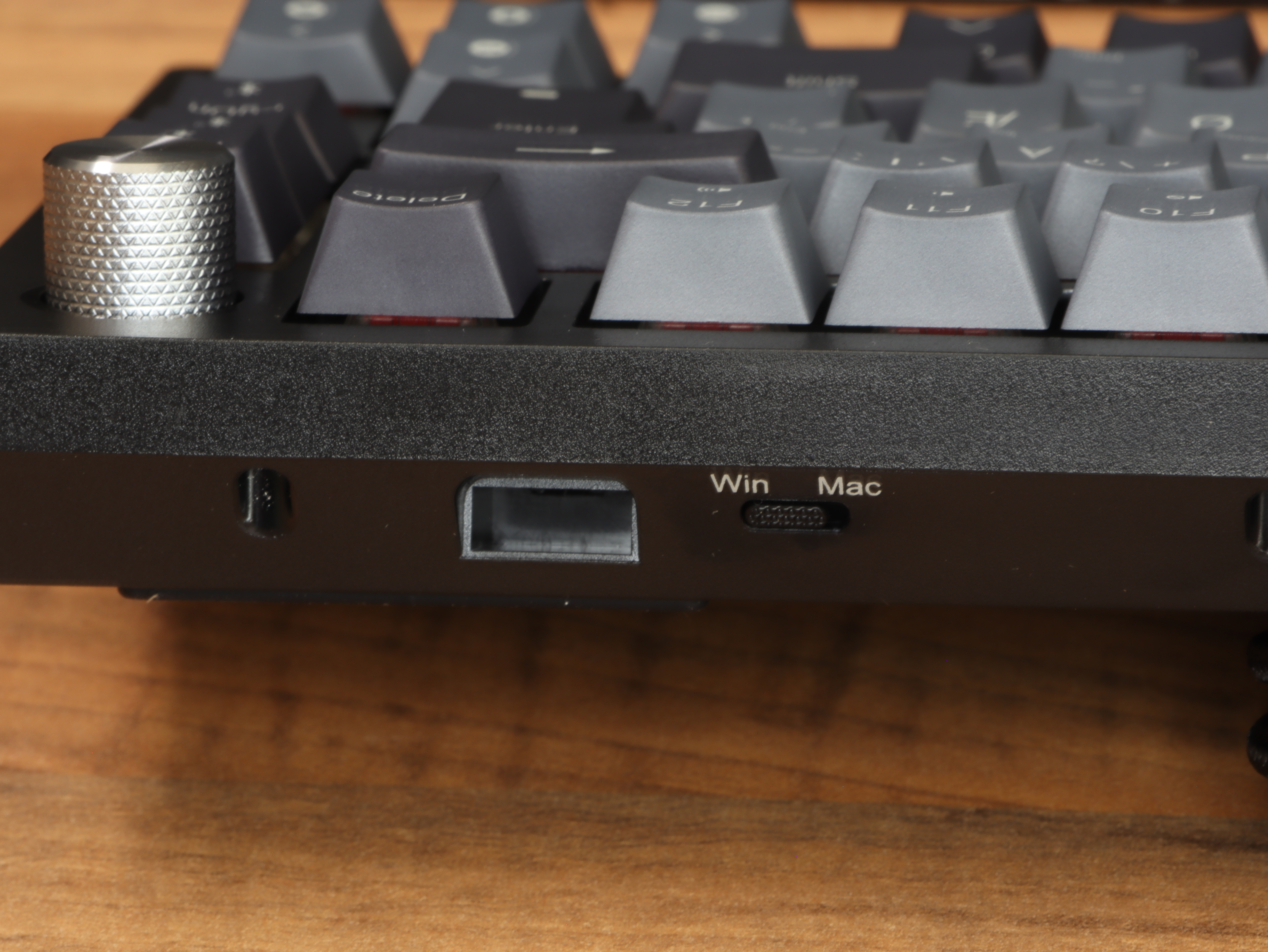 mechanische rote Schalter kompakte MLX K65-Tastatur Plus kabellose Gaming-Kompakttastatur mit 75 % Layout Corsair.JPG